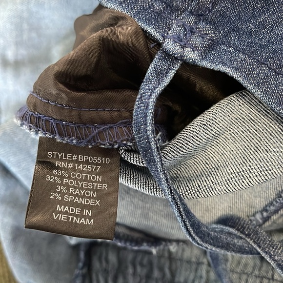 Denim Cut Out Romper 💙NWOT💙 - Picture 6 of 7